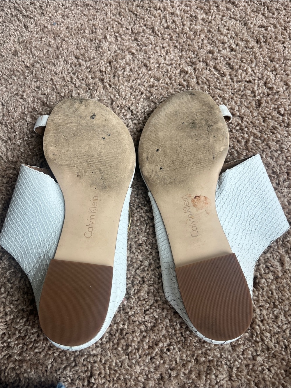 Calvin Klein White Slide Toe-Loop Sandals with Gold Disc Size 9 - Picture 6 of 7